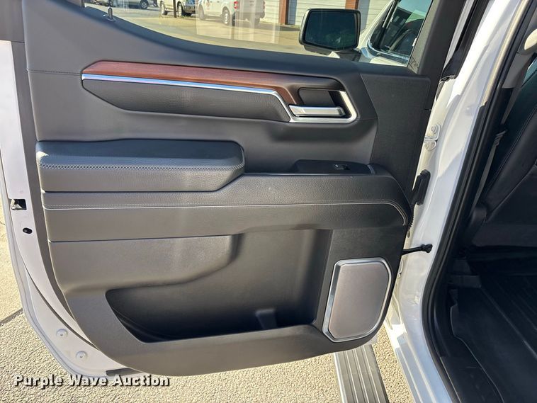 image for item ER3272 2024 GMC Sierra 1500 Crew Cab pickup truck