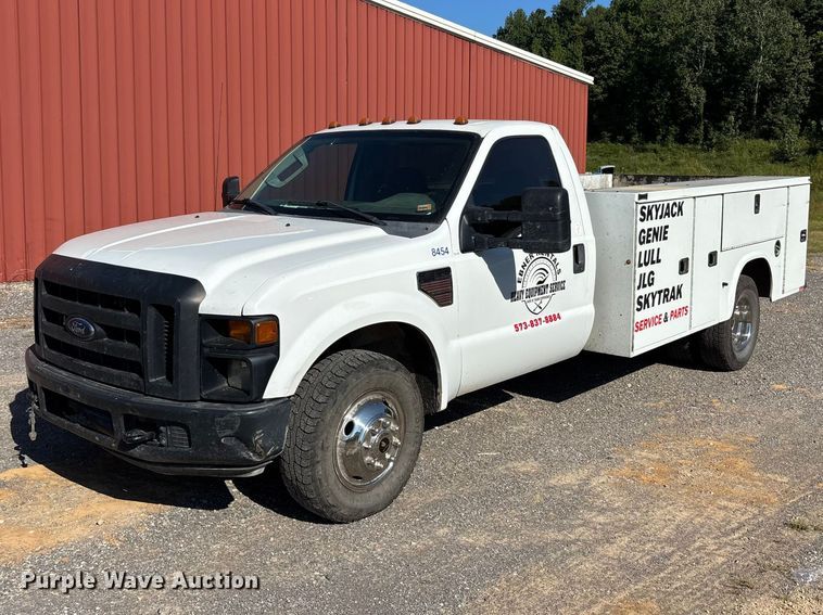 image for item ER3273 2010 Ford F350 Super Duty XL utility bed pickup truck
