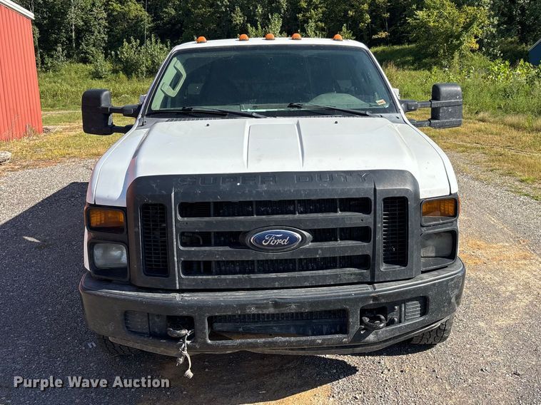 image for item ER3273 2010 Ford F350 Super Duty XL utility bed pickup truck