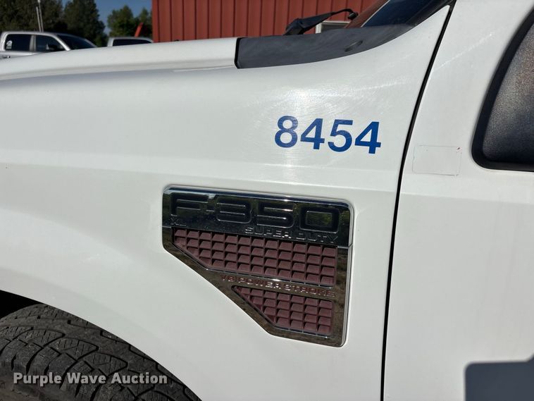 image for item ER3273 2010 Ford F350 Super Duty XL utility bed pickup truck