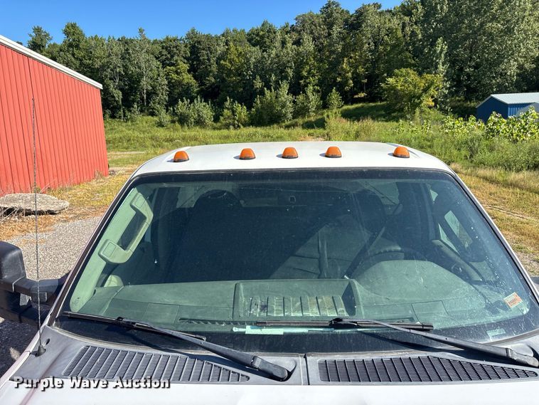 image for item ER3273 2010 Ford F350 Super Duty XL utility bed pickup truck