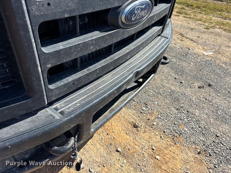 image for item ER3273 2010 Ford F350 Super Duty XL utility bed pickup truck