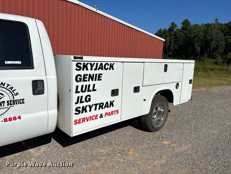 image for item ER3273 2010 Ford F350 Super Duty XL utility bed pickup truck
