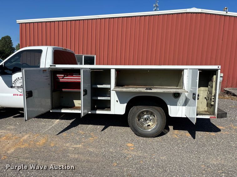image for item ER3273 2010 Ford F350 Super Duty XL utility bed pickup truck