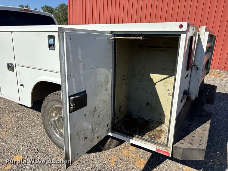 image for item ER3273 2010 Ford F350 Super Duty XL utility bed pickup truck