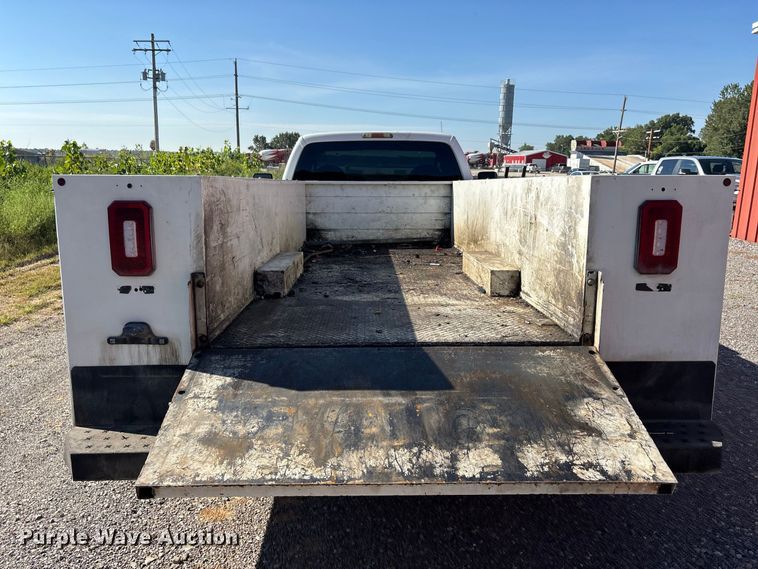 image for item ER3273 2010 Ford F350 Super Duty XL utility bed pickup truck