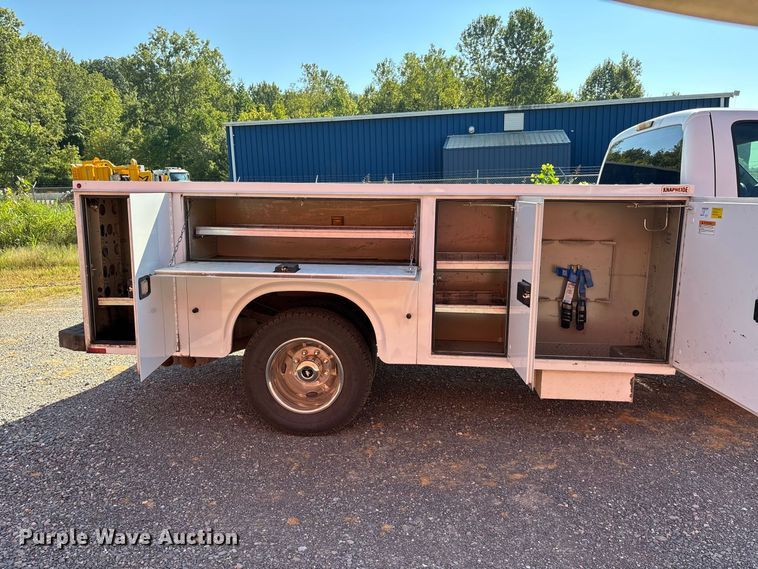 image for item ER3273 2010 Ford F350 Super Duty XL utility bed pickup truck