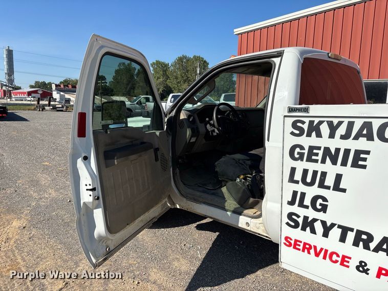 image for item ER3273 2010 Ford F350 Super Duty XL utility bed pickup truck