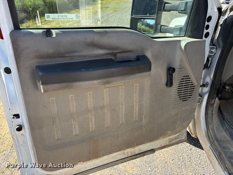 image for item ER3273 2010 Ford F350 Super Duty XL utility bed pickup truck