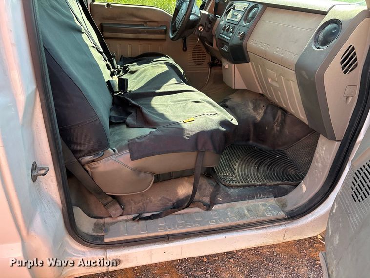image for item ER3273 2010 Ford F350 Super Duty XL utility bed pickup truck