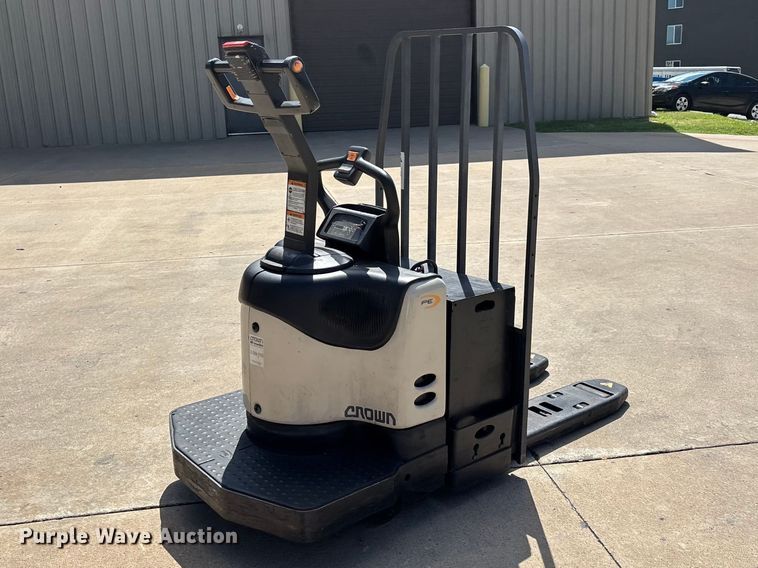 image for item ER3274 Crown PE4500-60 pallet jack