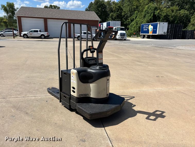 image for item ER3274 Crown PE4500-60 pallet jack