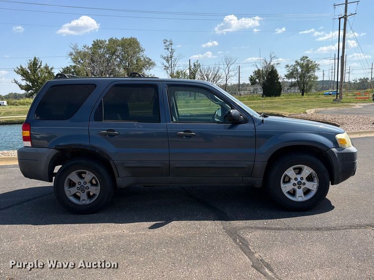 image for item ES6532 2005 Ford Escape SUV