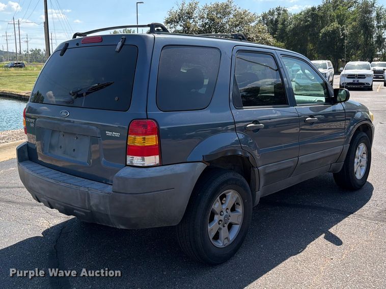 image for item ES6532 2005 Ford Escape SUV