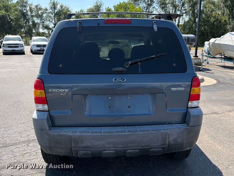 image for item ES6532 2005 Ford Escape SUV