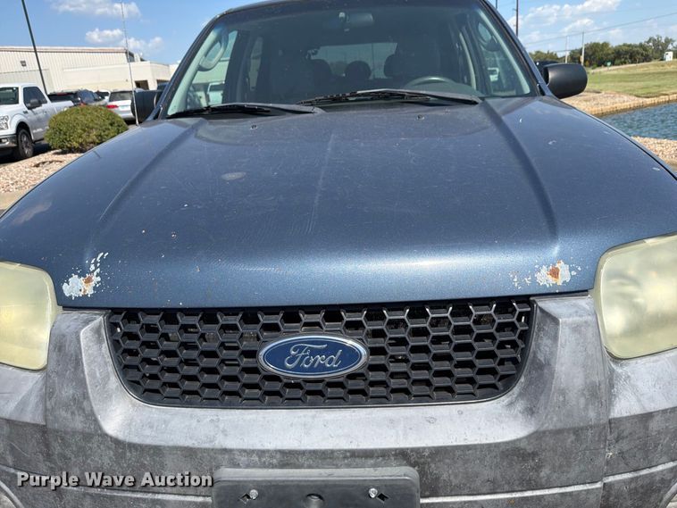 image for item ES6532 2005 Ford Escape SUV