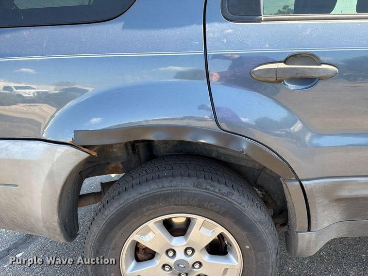 image for item ES6532 2005 Ford Escape SUV