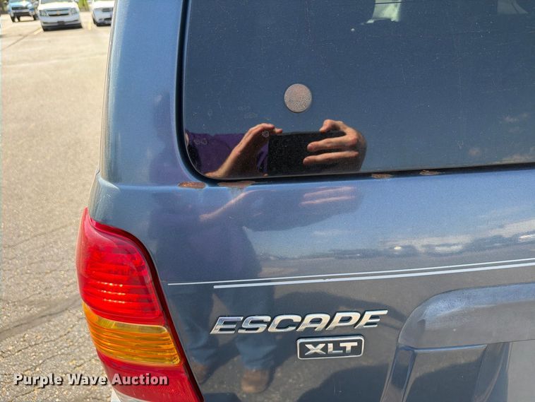image for item ES6532 2005 Ford Escape SUV