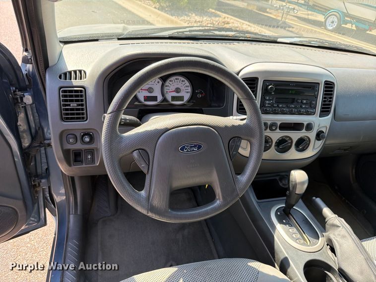 image for item ES6532 2005 Ford Escape SUV
