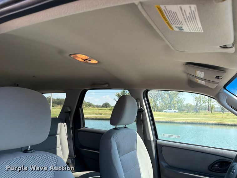 image for item ES6532 2005 Ford Escape SUV