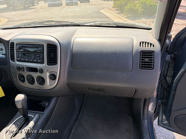 image for item ES6532 2005 Ford Escape SUV