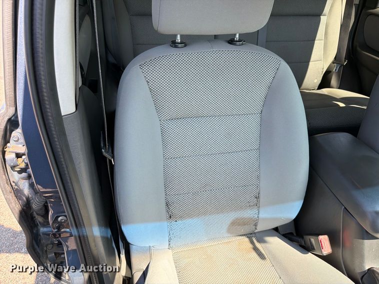 image for item ES6532 2005 Ford Escape SUV