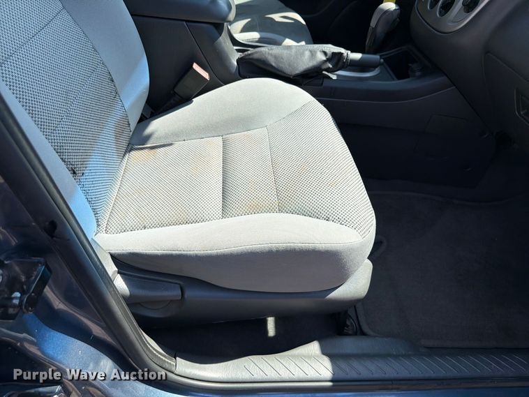 image for item ES6532 2005 Ford Escape SUV