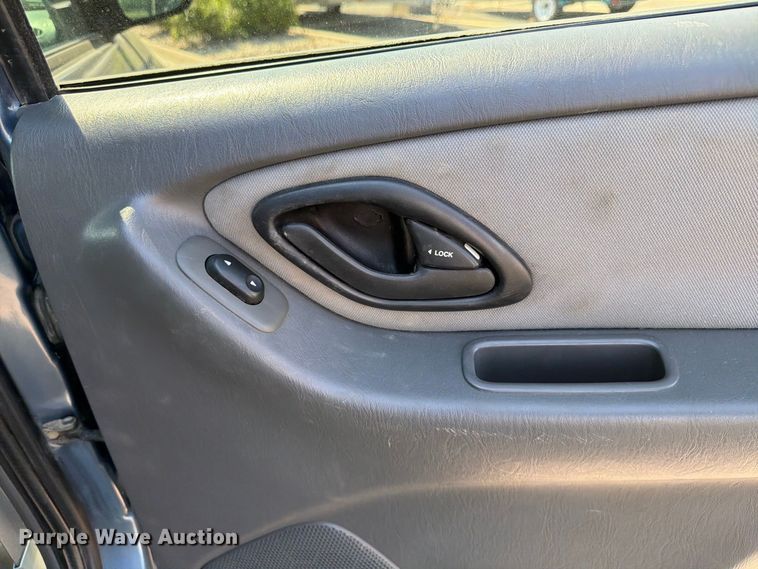 image for item ES6532 2005 Ford Escape SUV
