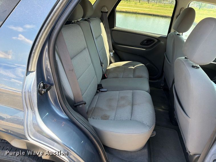 image for item ES6532 2005 Ford Escape SUV