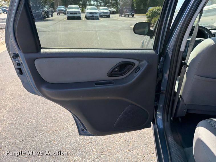image for item ES6532 2005 Ford Escape SUV