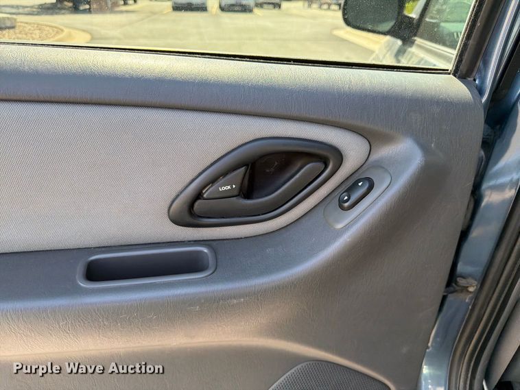 image for item ES6532 2005 Ford Escape SUV