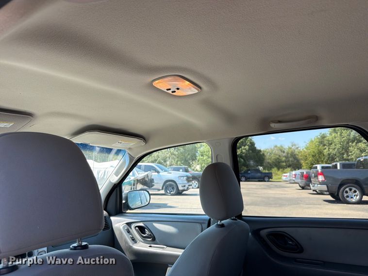 image for item ES6532 2005 Ford Escape SUV