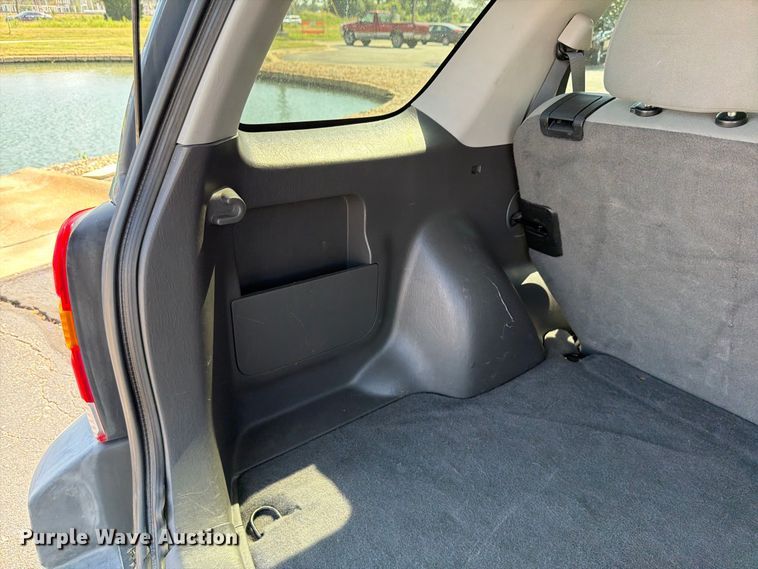 image for item ES6532 2005 Ford Escape SUV
