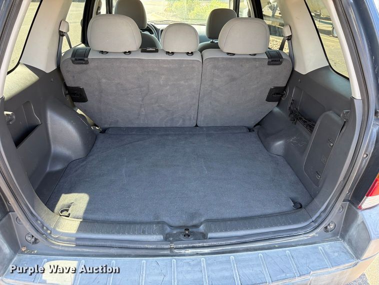 image for item ES6532 2005 Ford Escape SUV