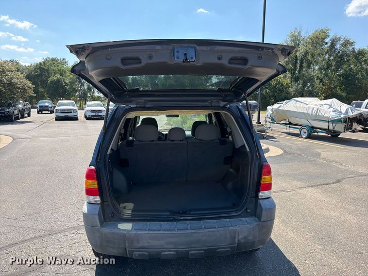 image for item ES6532 2005 Ford Escape SUV