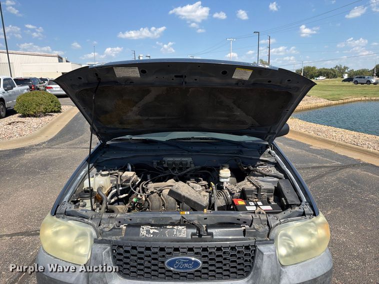 image for item ES6532 2005 Ford Escape SUV
