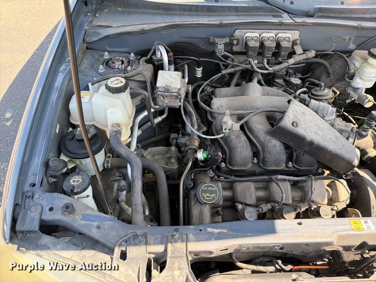 image for item ES6532 2005 Ford Escape SUV