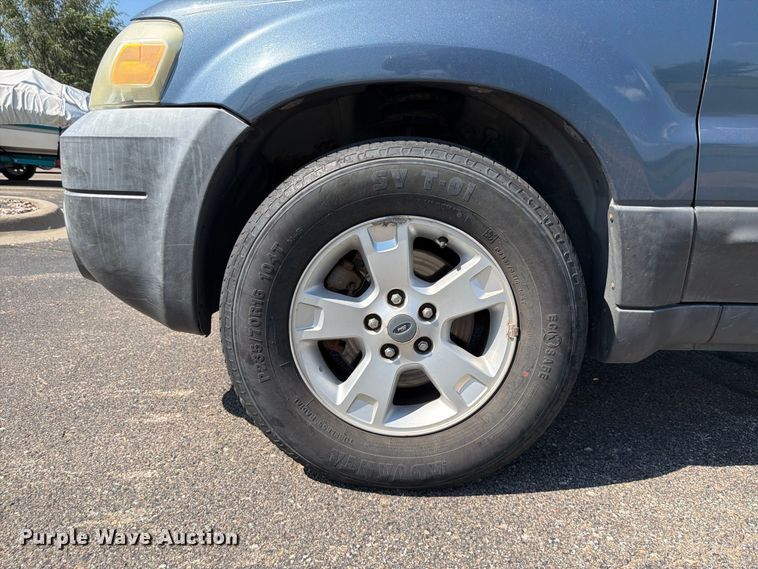 image for item ES6532 2005 Ford Escape SUV
