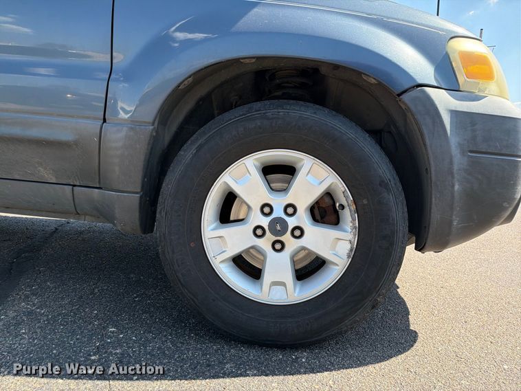 image for item ES6532 2005 Ford Escape SUV