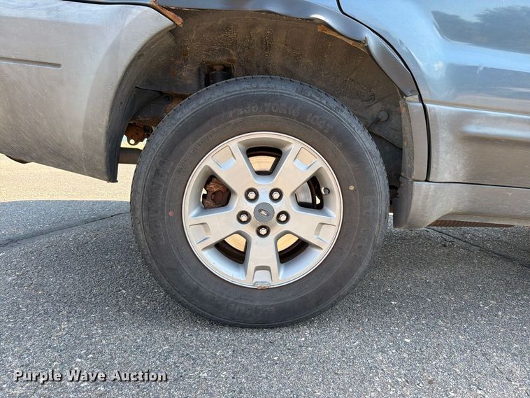 image for item ES6532 2005 Ford Escape SUV