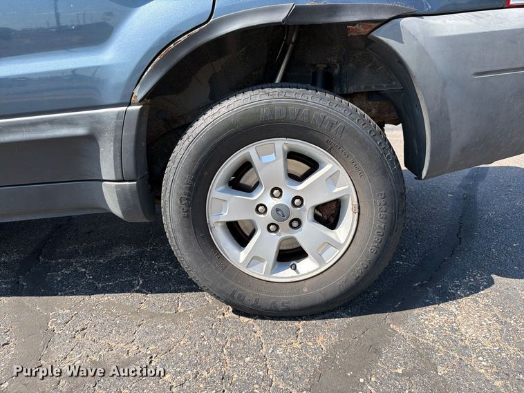 image for item ES6532 2005 Ford Escape SUV