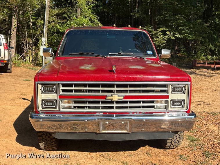 image for item ET0488 1986 Chevrolet Suburban C10 SUV