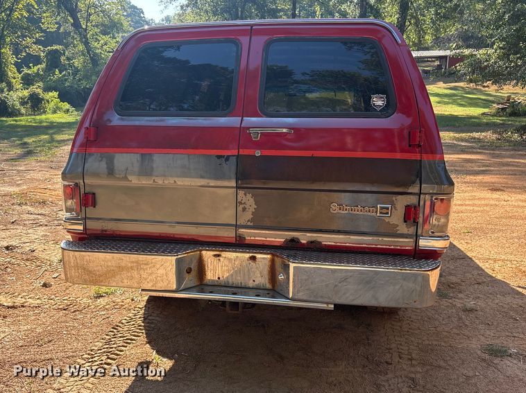 image for item ET0488 1986 Chevrolet Suburban C10 SUV