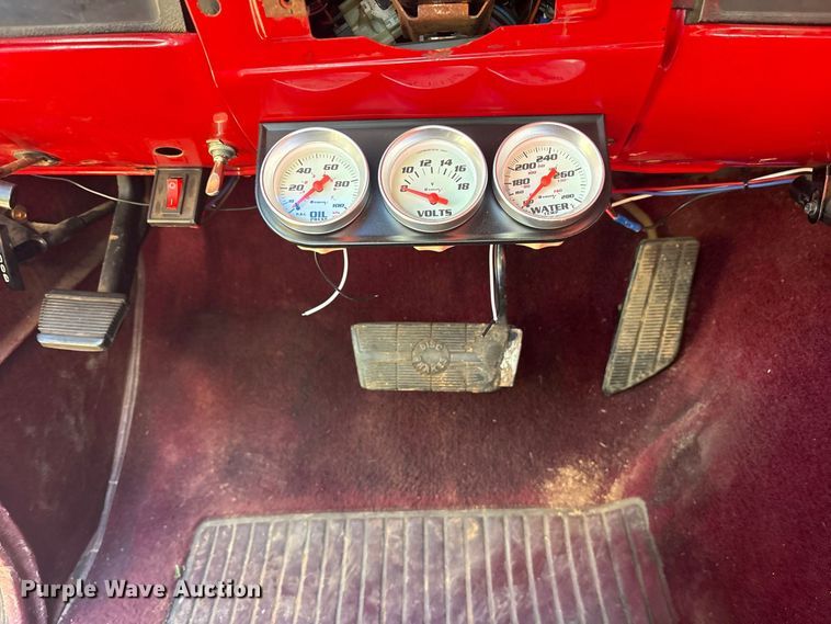 image for item ET0488 1986 Chevrolet Suburban C10 SUV