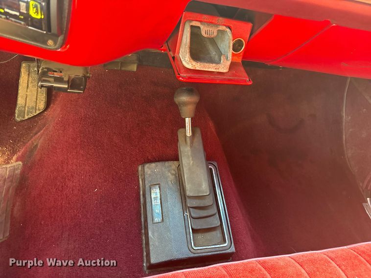 image for item ET0488 1986 Chevrolet Suburban C10 SUV