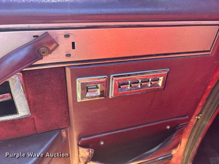 image for item ET0488 1986 Chevrolet Suburban C10 SUV