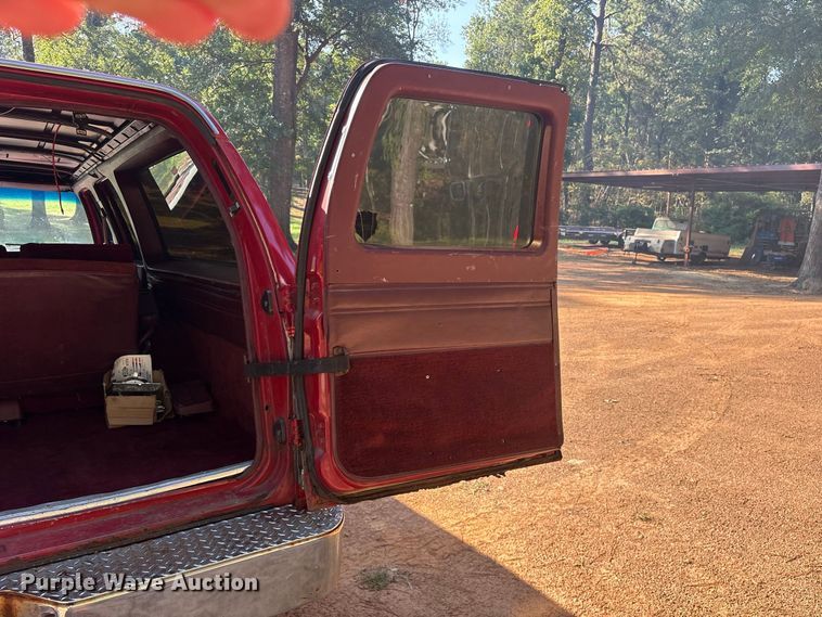 image for item ET0488 1986 Chevrolet Suburban C10 SUV