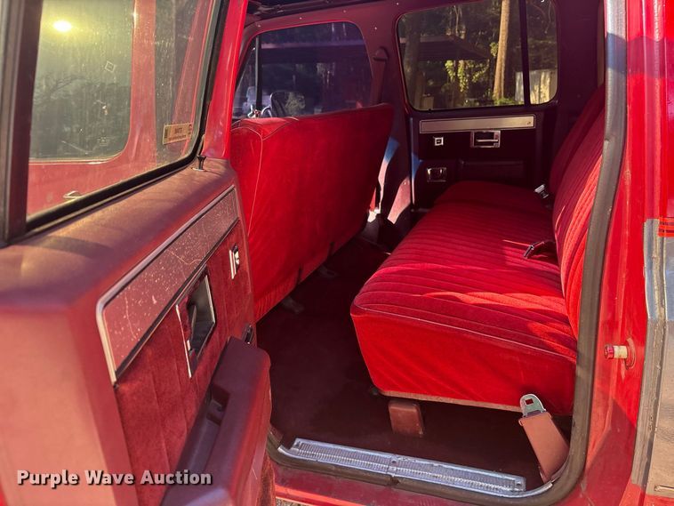 image for item ET0488 1986 Chevrolet Suburban C10 SUV