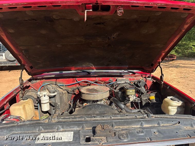 image for item ET0488 1986 Chevrolet Suburban C10 SUV