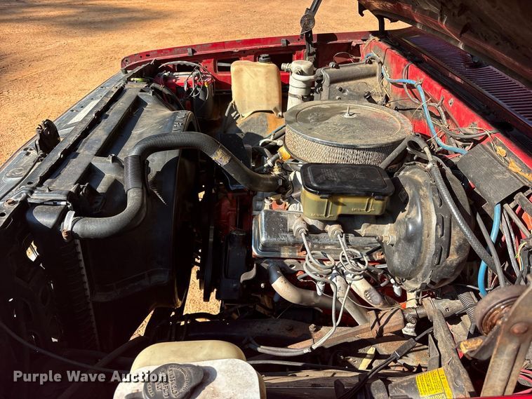 image for item ET0488 1986 Chevrolet Suburban C10 SUV